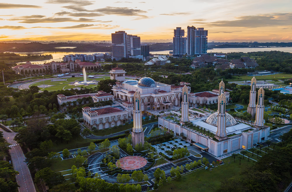  Kota Iskandar Mosque