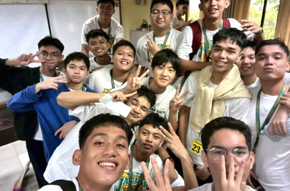 現地高校生との交流1